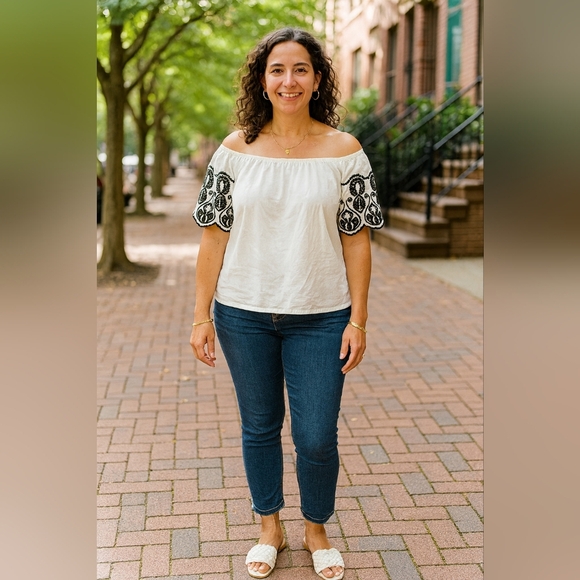 Medium River & Rose White Blouse with Black Embroidery Boho Bohemian Texture - Picture 1 of 4